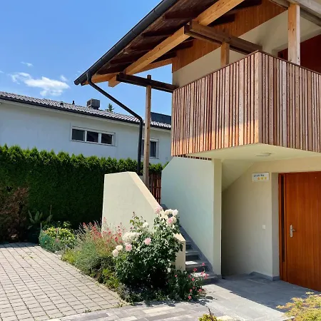 Klinar - Attractive New Two-story Apartamento Bled