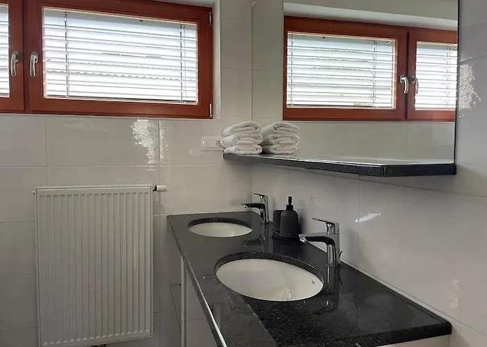 Klinar - Attractive New Two-story